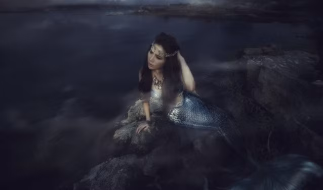 Bộ ảnh mỹ nhân ngư của Phương Vy được cô và ekip của mình thực hiện tại hồ Đá, làng đại học Thủ Đức - TP HCM. Đây là một khung cảnh vô cùng đẹp, mát mẻ nhưng cũng khá nguy hiểm bởi hồ nước sâu tới 60m.