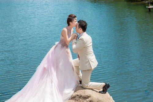 Khung cảnh đẹp bình yên, dễ chịu của thiên nhiên Việt Nam là yếu tố khiến cặp cô dâu chú rể muốn lưu giữ kỉ niệm trong bộ ảnh cưới. Ảnh: Sam Nguyễn.