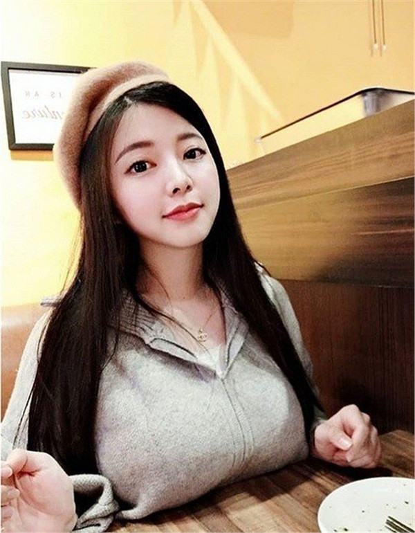 Hiện tại, nhờ khoảnh khắc xuất thần trên tàu điện này mà Nghiên Quân đã có hơn 140.000 lượt follow.