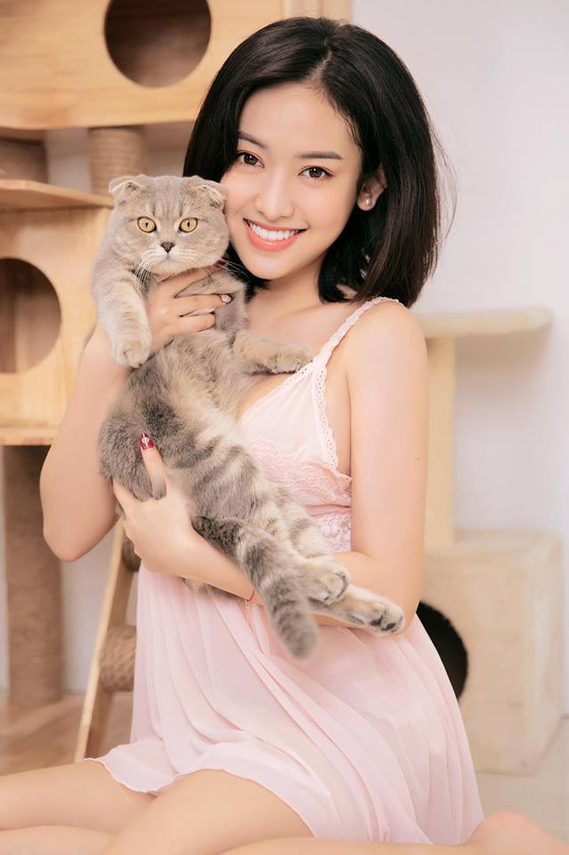 Theo góc nhìn ở nhiều người, Thuý Vi đã vô tình đụng chạm đến những người đang làm công việc văn phòng, nhân viên bình thường, đặc biệt là những cử nhân Đại học đã tốn 4 năm trên giảng đường.