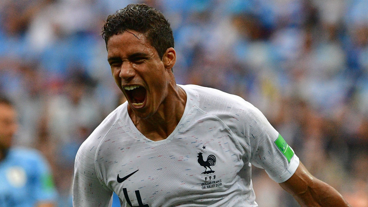 Chuyển nhượng cầu thủ từ L'Equipe, Varane đang tỏ ra lo lắng cho tương lai của mình tại Bernabeu và sẵn sàng ra đi nếu có những lời đề nghị thực sự nghiêm túc từ MU.