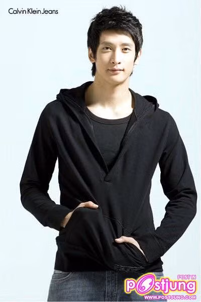 Mặc dù sở hữu cơ thể cường tráng nhưng Moon Sung Min lại có khuôn mặt khá thư sinh và ăn ảnh.