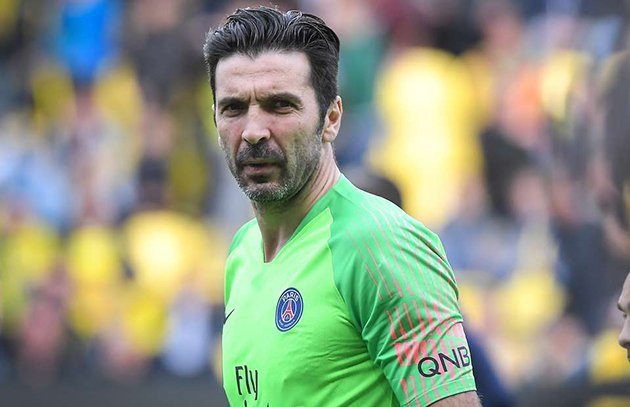 Người đại diện của Gianluigi Buffon đã tiết lộ rằng thủ môn này rất quan tâm đến việc thay thế Iker Casillas tại Porto. Thủ thành người Tây Ban Nha nhiều khả năng sẽ quyết định giải nghệ sau khi bị đau tim tại sân tập Porto vào tháng trước.