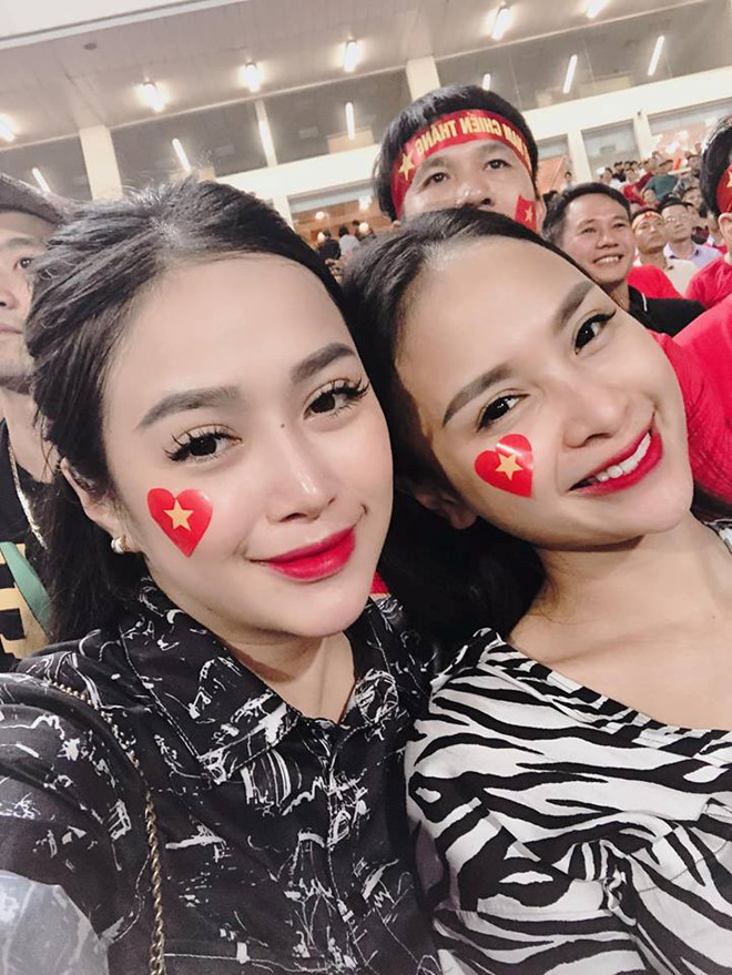 Vũ Trang chia sẻ rằng cô luôn hết lòng cổ vũ cho các cầu thủ và mong họ giành được thành tích tốt. Quang Hải và Xuân Trường là hai thần tượng Trang yêu mến nhất.