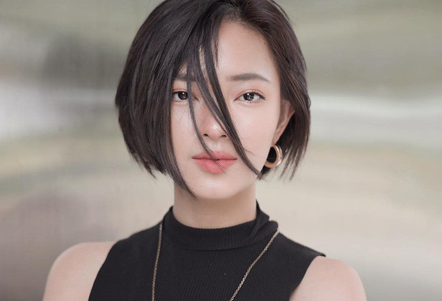 Lượng follow trên trang cá nhân của Châu Bùi lên đến 1,5 triệu lượt và cô nàng thường xuyên có mặt trên các tạp chí lớn cũng như nhận được lời mời hợp tác từ các hãng thời trang nổi tiếng thế giới.