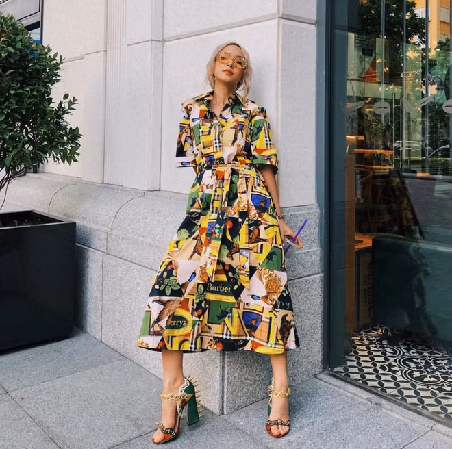 Không những giới thiệu về thành tích của Châu, trang tin Trung Quốc òn dành những lời "có cánh" về nhan sắc của cô nàng. Tác giả viết: "Sinh ra với khuôn mặt ngôi sao, nét mặt sắc sảo nên cô được cộng đồng mạng ưu ái với tên gọi là "Vietnamese Song Hye Kyo".