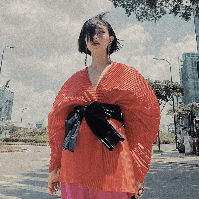 Hot girl Châu Bùi là cô nàng nổi tiếng, xinh đẹp, kiếm tiền giỏi và vô cùng đa năng ở những lĩnh vực mình tham gia vào như người mẫu ảnh hay blogger beauty.