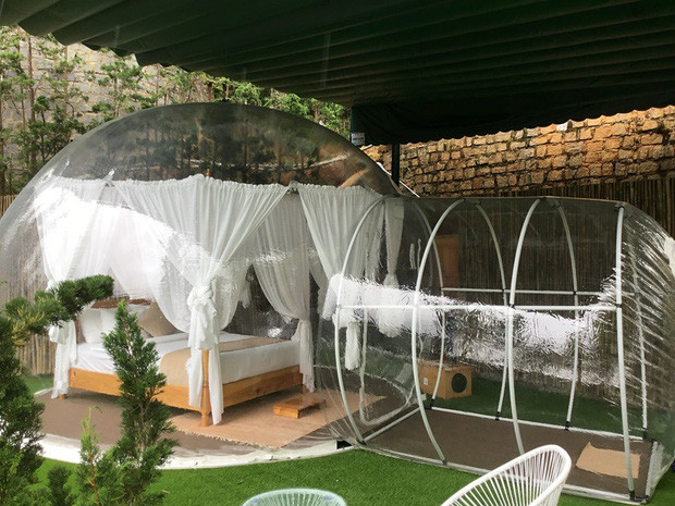 Giải thích về việc riêng tư của khách, đại diện resort sở hữu phòng khách sạn bong bóng cho biết những căn phòng bong bóng như thế này sẽ được đặt trong một khuôn viên tách biệt để đảm bảo tính riêng tư.