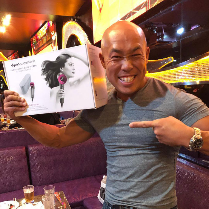 Giờ đây, khi sự tự tin đã được phục hồi đáng kể, Shirapyong bắt đầu tranh tài ở hàng loạt các cuộc thi thể hình khác nhau. Trong số các cuộc thi đó, anh không bao giờ lọt ra ngoài top 10.