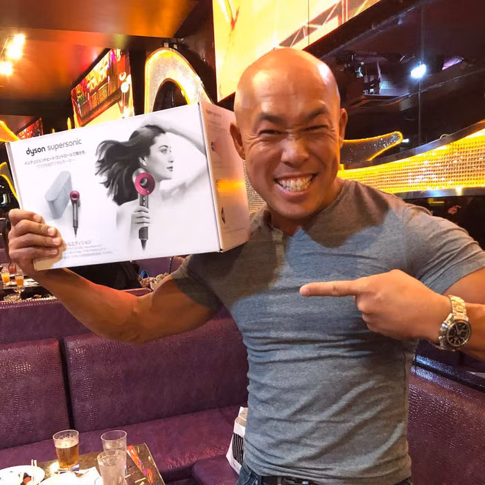 Giờ đây, khi sự tự tin đã được phục hồi đáng kể, Shirapyong bắt đầu tranh tài ở hàng loạt các cuộc thi thể hình khác nhau. Trong số các cuộc thi đó, anh không bao giờ lọt ra ngoài top 10.