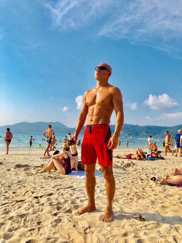 Thừa thắng xông lên, anh tiếp tục dấn thân vào ngành giải trí, khoe cơ bắp ở hàng loạt các sự kiện lớn nhỏ.