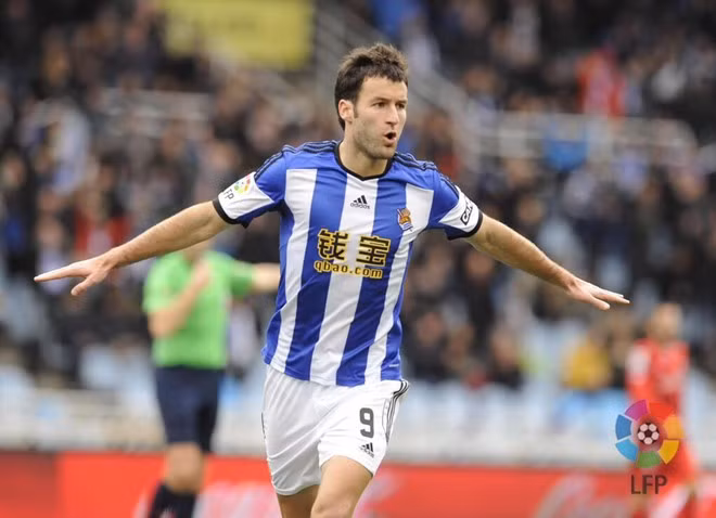 Imanol Agirretxe là chân sút người Tây Ban Nha đạt hiệu suất ghi bàn tốt nhất mùa này tại La Liga. Anh sở hữu 12 bàn thắng sau 14 lần được ra sân. Màn trình diễn của Imanol Agirretxe góp phần giúp Real Sociedad hơn 3 đội trong khu vực xuống hạng 2 điểm sau vòng 16.