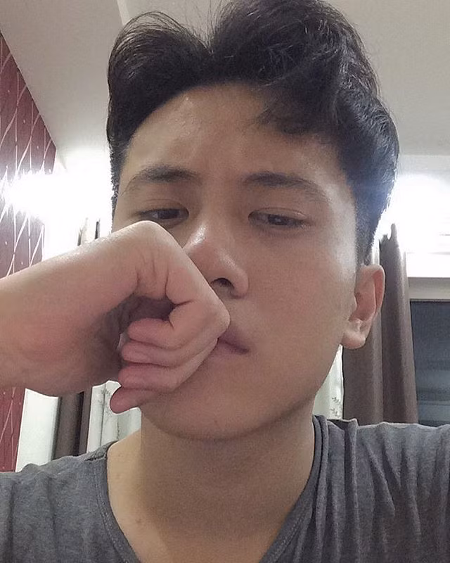 Quay trở lại với bản kiểm điểm của Nhật Minh, có thể thấy cả cô giáo lẫn các bạn cùng lớp đã phải cười đến 4-5 lần trước bản kiểm điểm vừa dài vừa trình bày của nam sinh.