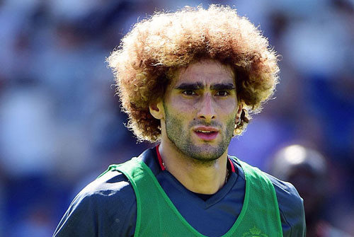Maroune Fellaini vẫn giữ mái đầu xù bông truyền thống, tuy vậy chàng tiền vệ này đã nhuộm vàng để làm mới mình trong những trận đấu của ĐT Bỉ ở VCK Euro 2016.