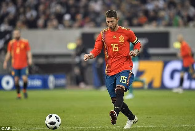 Sergio Ramos là đội trưởng của Tây Ban Nha tại World Cup 2018 và anh được đánh giá là một trong những trung vệ xuất sắc nhất thế giới. Trung vệ của Real Madrid là chốt chặn then chốt trước khung thành của Tây Ban Nha, phong độ của anh là yếu tố quyết định đối với hàng ngự của đội tuyển.