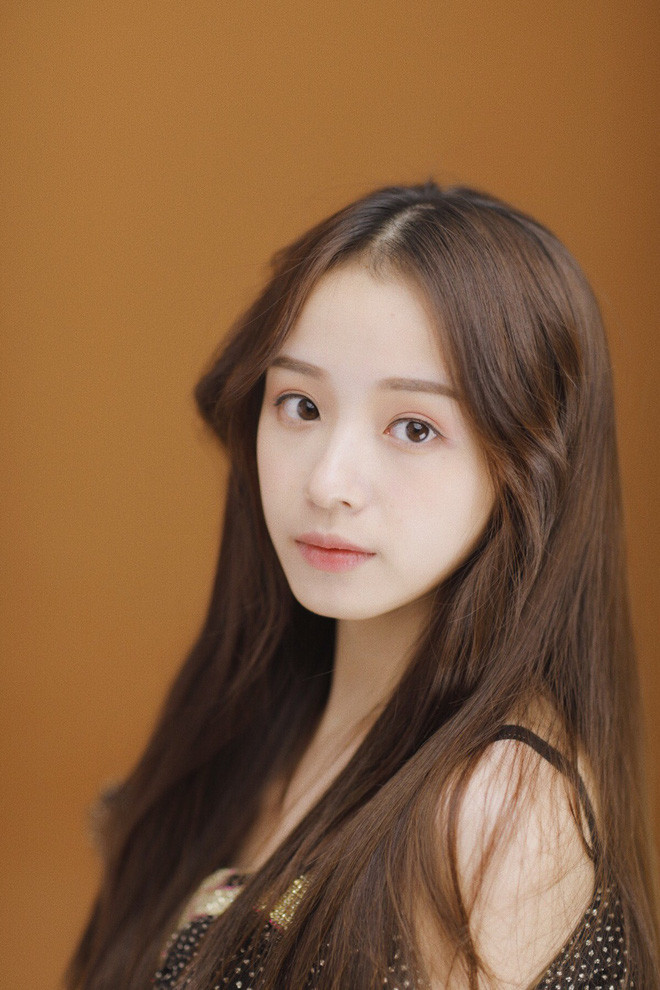 Ngắm nhiều bức ảnh đời thường Châu Nhị Kha, dân mạng còn để lại bình luận rằng nữ streamer này xinh đẹp cả trong những lúc mặt mộc mà không cần photoshop.