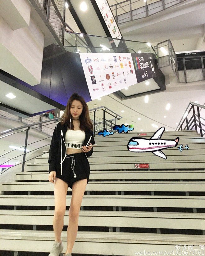 Sở hữu nhan sắc mong manh như nữ chính ngôn tình, chẳng trách mà Châu Nhị Kha được cộng đồng mạng ưu ái đến vậy.