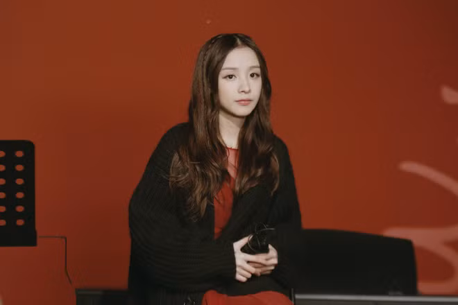 Chỉ trong 2 ngày đầu tiên phát sóng trực tiếp tại kênh này, Châu Nhị Kha đã thu hút được số lượng lớn fan hâm mộ nhờ vào giọng hát ngọt ngào cùng ngoại hình tươi sáng. Trang cá nhân của Châu Nhị Kha có đến hơn 4 triệu người theo dõi.