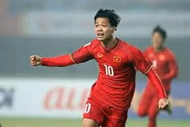 Nguyễn Công Phượng từng làm nên tên tuổi với những pha đi bóng lắt léo khiến NHM nước nhà phải mê hồn. Tuy nhiên, trước đó chân sút gốc Nghệ An vẫn phải nhận những chỉ trích khi ghi ít bàn, đây cũng là một trong những động lực để CP10 có mùa giải bùng nổ nhất kể từ khi thi đấu V.League với 12 bàn thắng