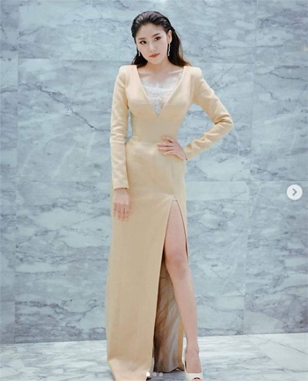 Nếu so với chiều cao 1m59, Smile trông vô cùng cân đối, xinh đẹp, hóa hot girl vạn người mê.