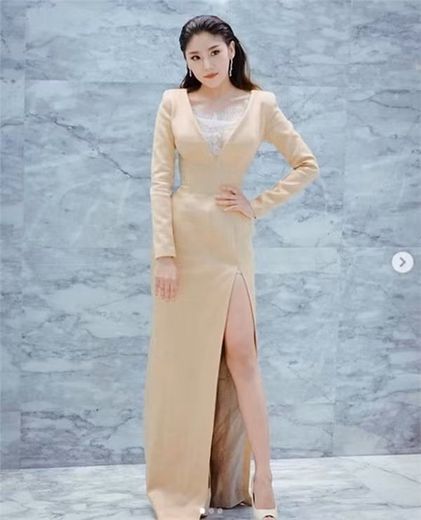 Nếu so với chiều cao 1m59, Smile trông vô cùng cân đối, xinh đẹp, hóa hot girl vạn người mê.