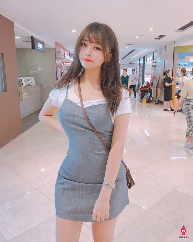 Nhiều dân mạng đã từng tếu táo rằng, nhìn Coco10002 có thể khẳng định được rằng, cô là một trong số ít ứng dụng đúng câu nói "mặt học sinh mà thân hình phụ huynh".