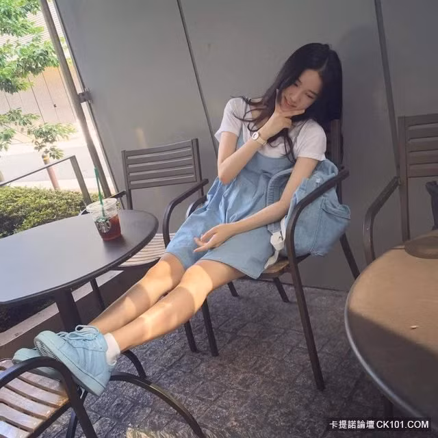 Cùng ngắm nhìn cô gái Đài Loan bí ẩn với bức ảnh chụp quay lưng khiến dân mạng thời gian qua xao xuyến. Ảnh trong bài:CK101.