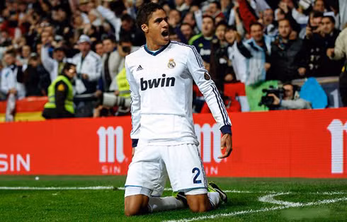 Tuy là tài năng trẻ đầy triển vọng ở Real Madrid nhưng việc bị chấn thương cũng như sự cạnh tranh quá lớn tới từ Pepe hay Ramos khiến Varane có rất ít cơ hội để ra sân chơi bóng.