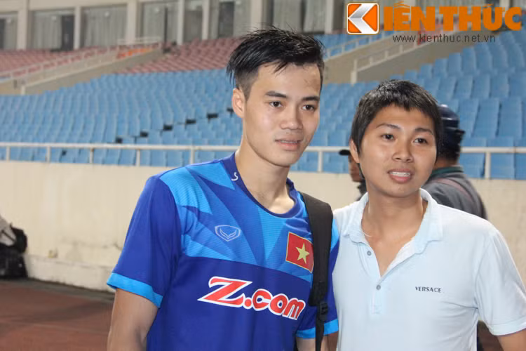 Văn Toàn cũng là cầu thủ được nhiều NHM quan tâm.