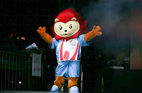 Linh vật sư tử Nila của SEA Games 28 cao đến 1m90. Chiếc bờm đỏ rực tựa như lửa cháy của Nila là biểu tượng cho niềm đam mê, sự khát khao cháy bỏng muốn thể hiện mình của các VĐV tham dự những bộ môn ở SEA Games 28. Còn khuôn mặt dạng hình trái tim biểu trưng cho tinh thần hữu nghị, tình bạn ngày càng khăng khít giữa các quốc gia trong khu vực Đông Nam Á.