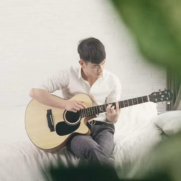 Đẹp trai, góc nghiêng thần thánh lại phảng phất chút lạnh lùng là những điều mà Vũ Duy đã "gây mê" cho dân mạng, đặc biệt là các chị em nữ giới. Nhiều chị em đã phải "buông lời" nhận xét rằng: "chàng nam thần mới nổi của Học viện Cảnh sát Nhân dân này đâu có thua kém bất cứ người mẫu chuyên nghiệp nào thông qua từng bức ảnh trên trang cá nhân".