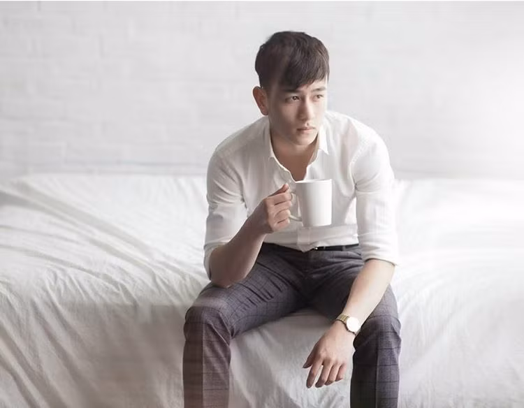 Tuy nhiên, Vũ Duy cũng khá vui mừng khi nhận được hàng nghìn tin nhắn, lời mời kết bạn đến từ dân mạng và để bảo vệ cho thông tin cá nhân cũng như nghiệp vụ, 9X Phú Thọ này đã phải khóa một số tính năng trên Facebook của mình.