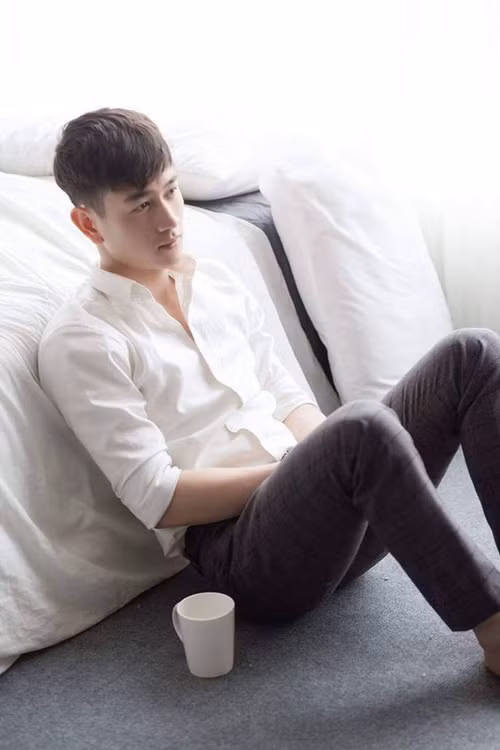 Tìm hiểu về thông tin của nam thần mới Học viện Cảnh sát thì dân mạng cho biết rằng, anh chàng này có tên đầy đủ là Nguyễn Vũ Duy 24 tuổi, sinh ra và lớn lên tại Phú Thọ.