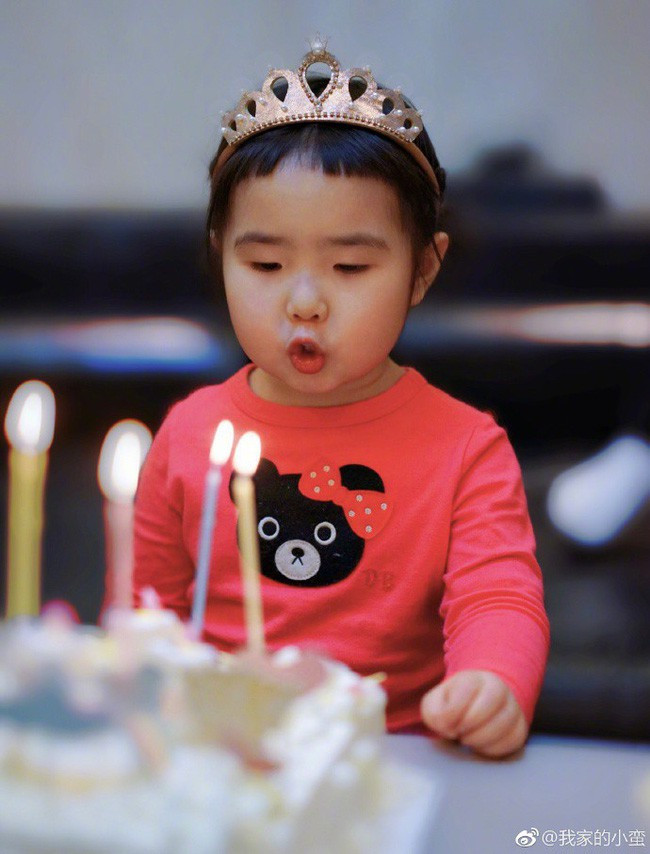 Nhiều bậc cha mẹ đều mong ước có một cô con gái ngộ nghĩnh, hay ăn như bé Tiểu Man.