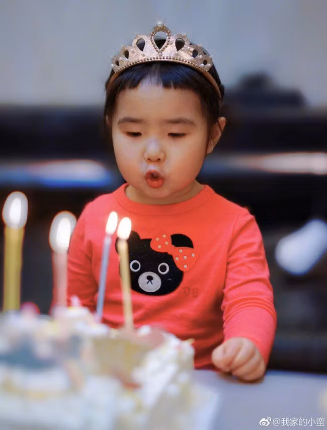 Nhiều bậc cha mẹ đều mong ước có một cô con gái ngộ nghĩnh, hay ăn như bé Tiểu Man.