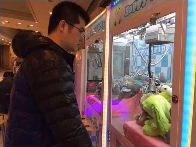 Vào thời gian đỉnh điểm. Chí Thông còn gắp được 100 con thú bông trong vòng một chiều "xả stress".