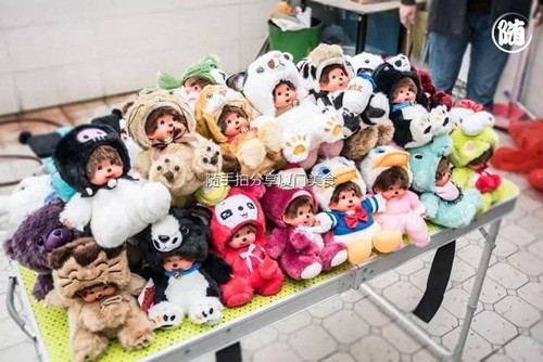 Chí Thông chia sẻ rằng, đã có rất nhiều ông chủ cửa hàng phải van nài và mời ăn tối để anh không chơi nữa vì họ đã mất quá nhiều thú bông.