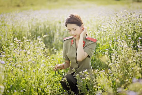 Hình ảnh trong trang phục lính cứu hỏa đang được lan truyền trên mạng xã hội là khi Phương Thảo theo anh trai đi tập chương trình về phòng cháy chữa cháy. Cô bạn cũng rất bất ngờ khi hình ảnh đó lại được nhiều người chú ý đến vậy.