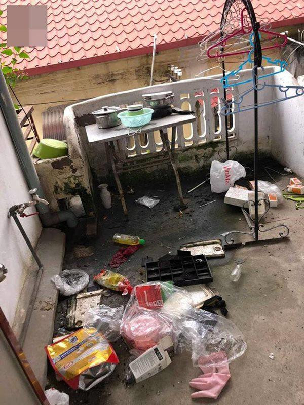 Chứng kiến sân ban công của phòng trọ này, nhiều người phải lắc đầu ngao ngán.
