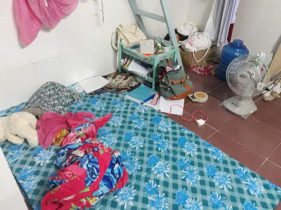 Mệt thì cũng nên dọn phòng rồi hãy ngủ chứ.