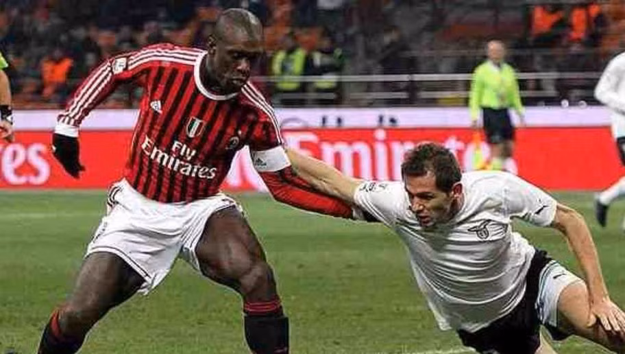Clarence Seedorf là một trong những ngôi sao bóng đá tài năng nhất thuộc thế hệ của mình. Anh cũng là cầu thủ châu Âu hiểm hoi giành được 4 danh hiệu Champions League. Bên cạnh đó, điều đáng sợ khi các đối thủ phải tranh chấp với huyền thoại Hà Lan bởi anh sở hữu thân hình cuồn cuộn của cầu thủ.