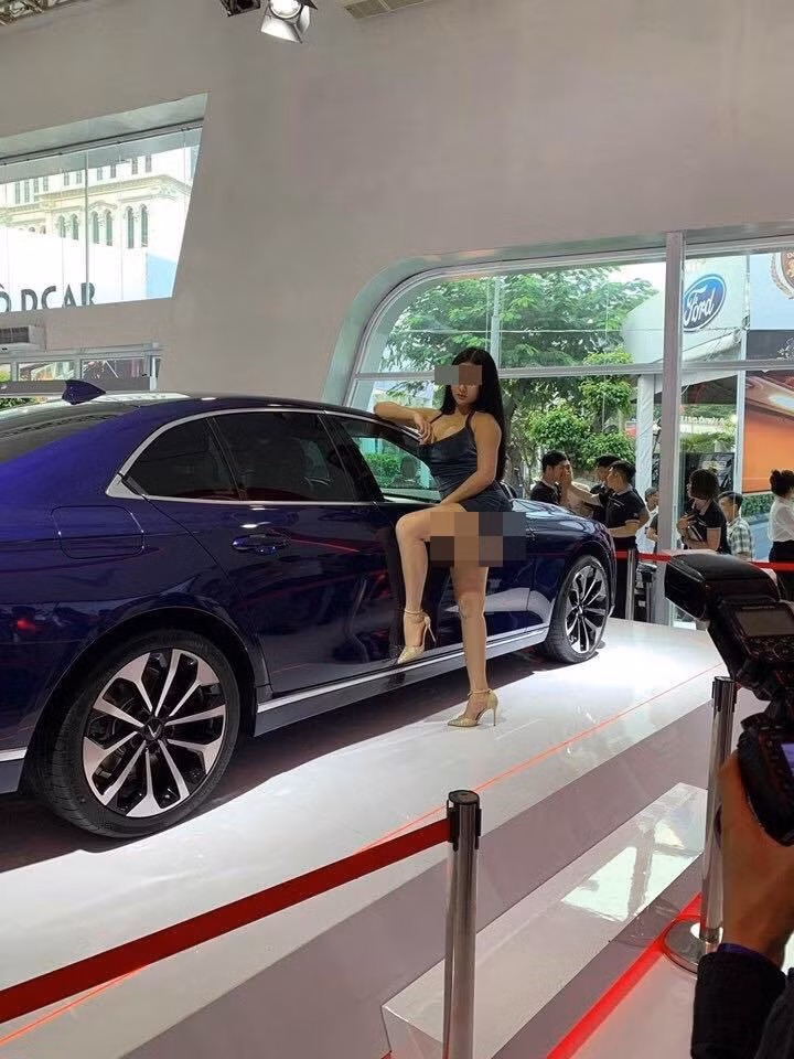 Võ Huỳnh Ngọc Phụng từng tốt nghiệp trường Trung cấp Y dược Mekong Cần Thơ nhưng cô nàng quyết định song dấn thân vào showbiz khi đóng phim (Trà táo đỏ, Xin em đừng yêu anh, Voi rừng…)