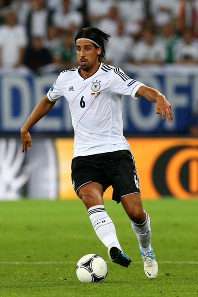 Vai trò của Khedira tại ĐT Đức chưa bao giờ quan trọng đến thế. Trong một mùa giải mà đội trưởng Bastian Schweinsteiger đã xuống phong độ thảm hại, sự chắc chắn của tuyến giữa Die Mannschaft giờ phụ thuộc cả vào phong độ của tiền vệ CLB Juventus này.