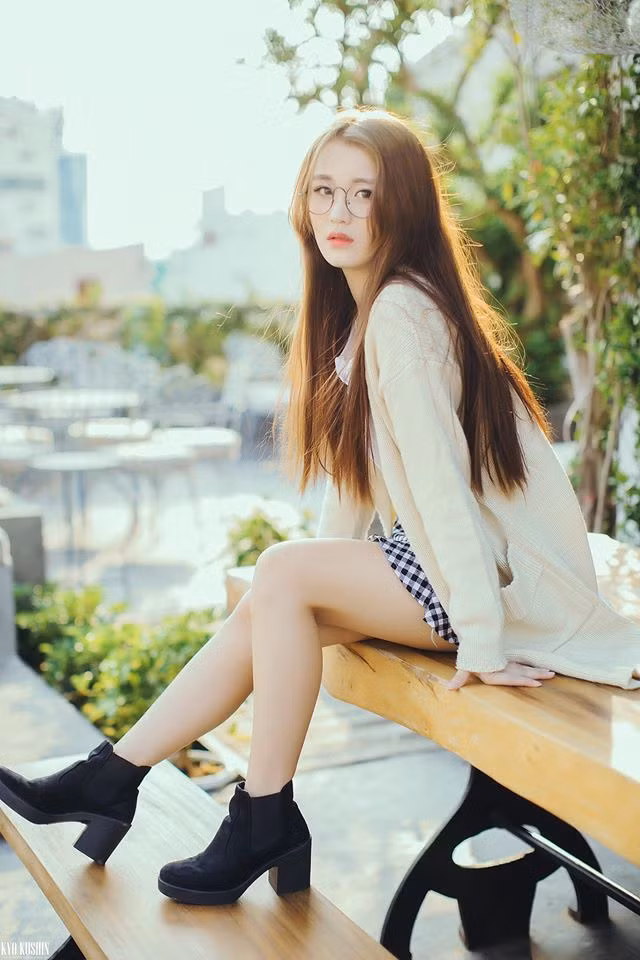 Xuất thân từ xứ sở nổi tiếng về nhan sắc, Han Sara khiến không ít cánh mày râu phải "đứng hình" vì vẻ đẹp không tỳ vết của mình.