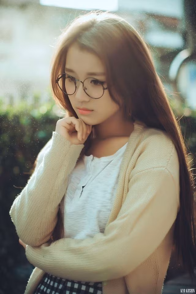 Bằng tài năng và xinh đẹp, cô gái xứ Hàn nhận được sự đón tiếp nồng nhiệt của cư dân mạng. Trên trang cá nhân của mình, Han Sara thu hút được hàng chục ngàn lượt người theo dõi.