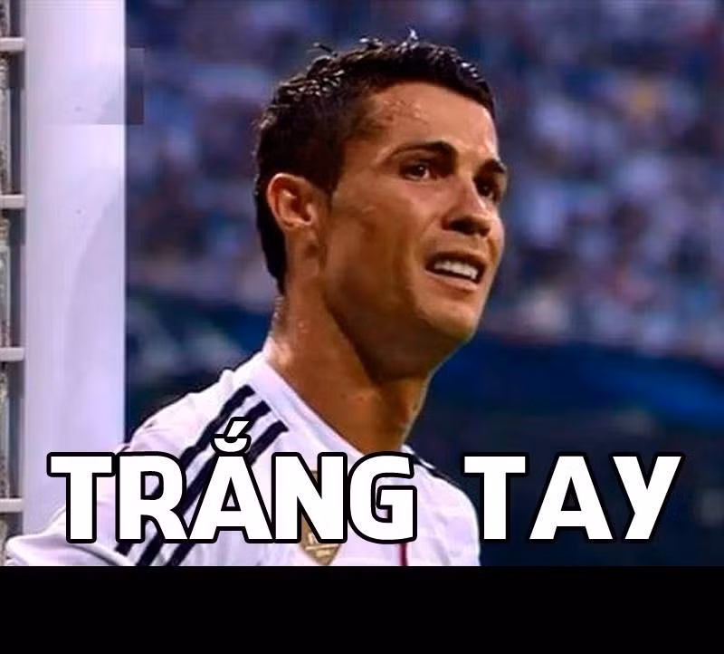 Mất La Liga, mất UEFA Champions League, CR7 năm nay hết mơ quả bóng vàng châu Âu.