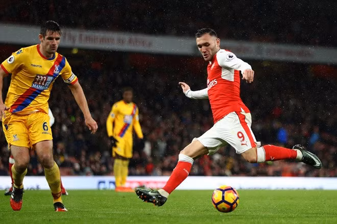 CLB Alaves đã tạm gác lại mục tiêu chiêu mộ Nguyễn Quang Hải để tập trung giành lấy chữ ký của một cựu chân sút Arsenal - Lucas Perez.