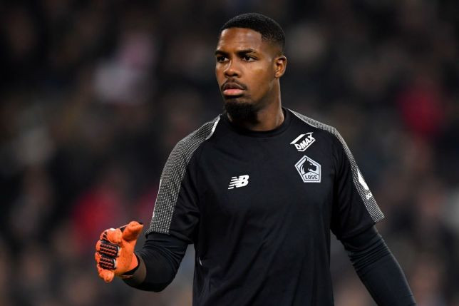 Theo Daily Record, Mike Maignan của Lille là thủ môn mới nhất lọt vào tầm ngắm của MU. Bước đầu, đội bóng nước Pháp yêu cầu số tiền 35 triệu euro cho người gác đền số 1 của mình.