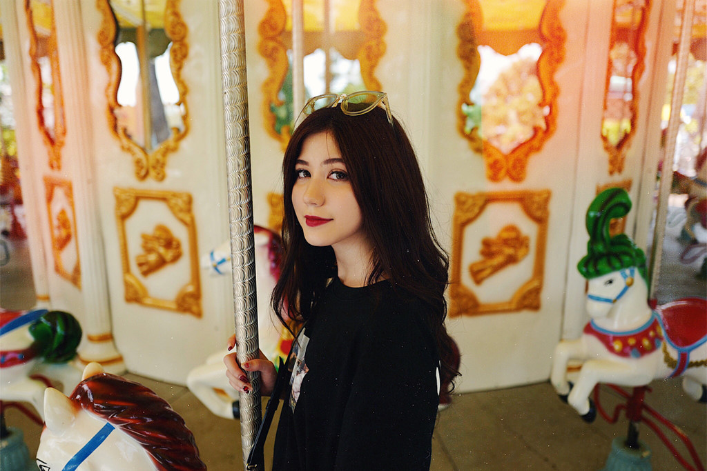 An Japan được yêu mến bởi gương mặt khá Tây và đa tài. Bên cạnh làm mẫu ảnh, cô còn tham gia đóng phim ngắn, MV ca nhạc và là chủ một cửa hàng thời trang.