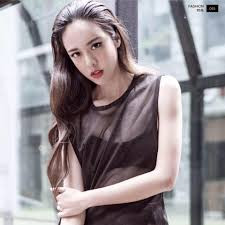 Để có được vóc dáng đẹp phát hờn này, Cathryn Lee luôn tôn thờ lối sống lành mạnh, năng động.